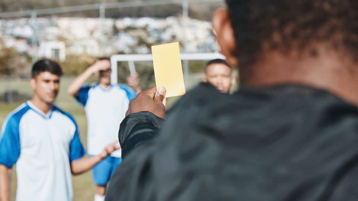 Ecco perché togliersi la maglia dopo il gol porta all'ammonizione