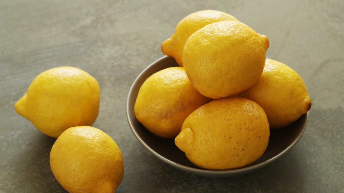 Ecco perché dovresti congelare i limoni prima di mangiarli